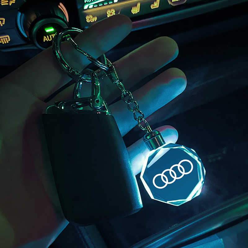 Nøglering med 3D-billogo i krystal